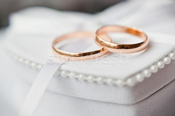 Altın alyans eller gelin kırmızı evlilik Stok fotoğraf © prg0383
