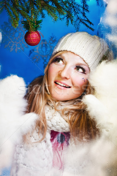 Femeie frumoasa imbracaminte calduroasa alb fată model iarnă Imagine de stoc © prg0383