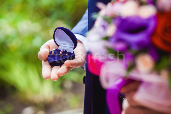 Goud trouwringen handen bruid Rood huwelijk Stockfoto © prg0383
