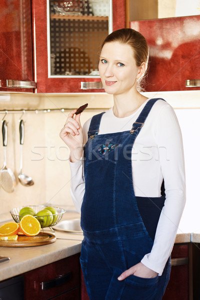 Mooie vrouw zwangere vrouw keuken glimlachend vrouw Stockfoto © prg0383