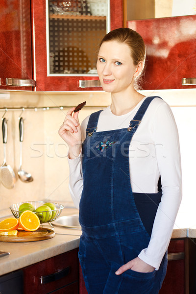 Mooie vrouw zwangere vrouw keuken glimlachend vrouw Stockfoto © prg0383