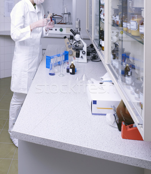 Laboratório mulher trabalhando médico lab tecnologia Foto stock © prill