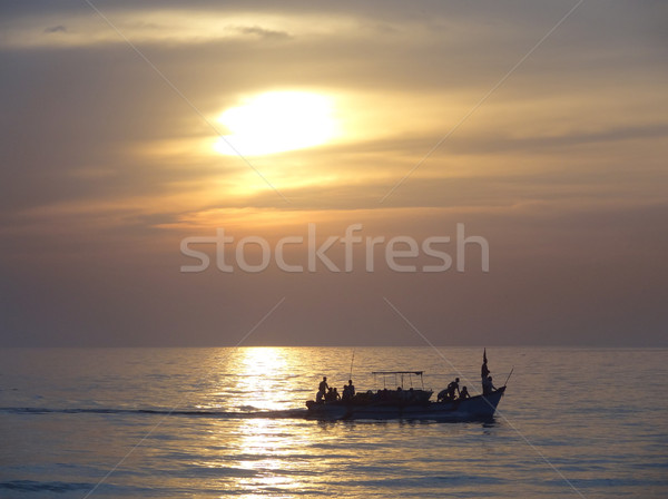Apus de soare plajă goa India apă mare Imagine de stoc © prill