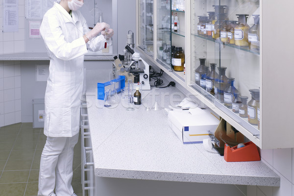 Laboratórium nő dolgozik orvosi labor technológia Stock fotó © prill