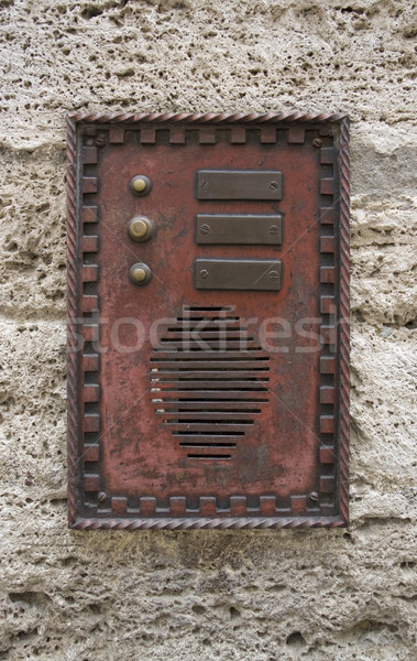 Histórico timbre de la puerta placa áspero fachada casa Foto stock © prill