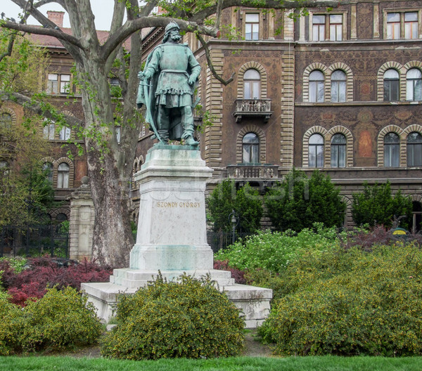 [[stock_photo]]: Sculpture · Budapest · bronze · parc · maison · homme