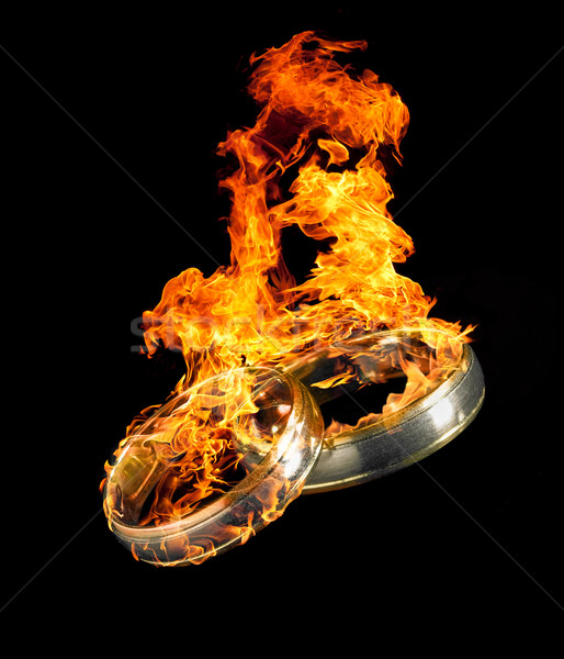 Foto stock: Ardor · anillos · de · boda · dos · negro · atrás · fuego