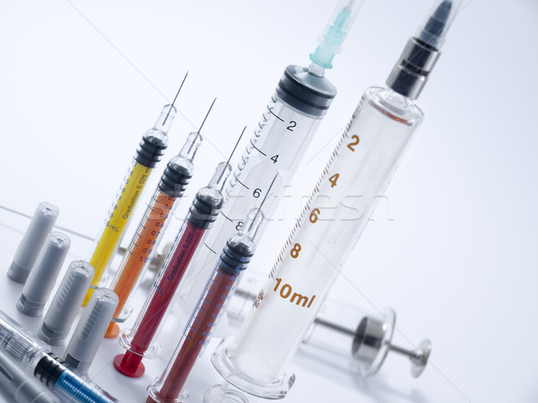 Différent verre plastique volume piston hôpital Photo stock © Pruser