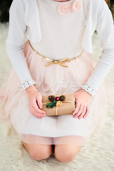 Fille Noël cadeau haut coup [[stock_photo]] © przemekklos