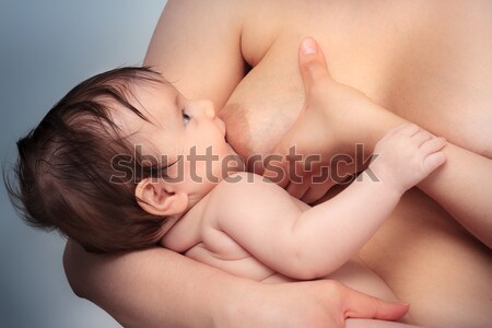 Mutter Stillen wenig Baby schauen mom Stock foto © przemekklos