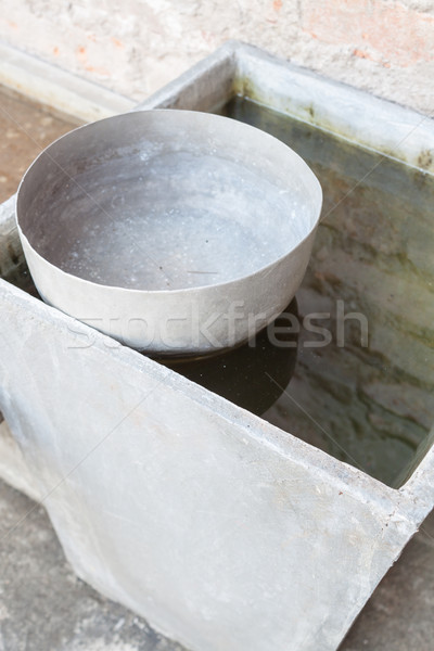 Vechi inox apă castron fundal alb Imagine de stoc © punsayaporn