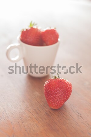 Stockfoto: Vers · aardbeien · houten · tafel · voorraad · foto · voorjaar