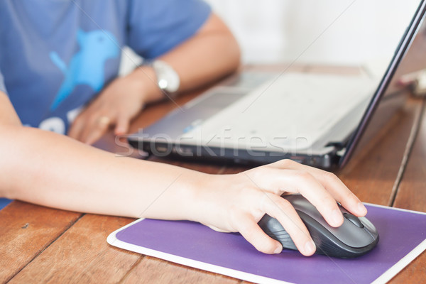 Foto stock: Mulher · trabalhando · laptop · estoque · foto · escritório