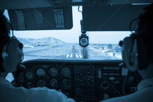 Pequeno avião cabine do piloto aterrissagem cor homem Foto stock © pxhidalgo