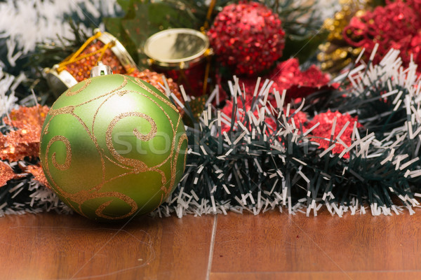 Verde decoratiuni focus selectiv copac sticlă jucărie Imagine de stoc © pxhidalgo
