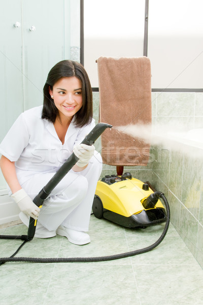 [[stock_photo]]: Femmes · nettoyage · fenêtre · salle · de · bain · vapeur · machine