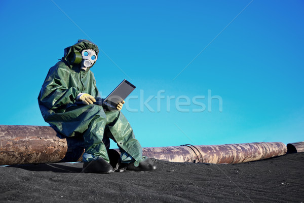 Stockfoto: Wetenschapper · laptop · verontreinigd · werken · hemel · internet