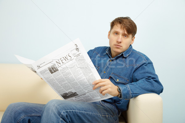 男 失望した ニュース 新聞 若い男 紙 ストックフォト © pzaxe