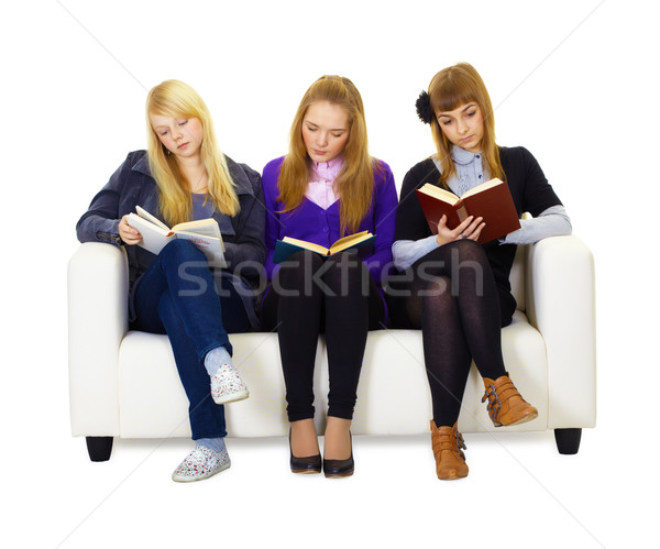 Drei Mädchen teen vorsichtig lesen Pfund Stock foto © pzaxe