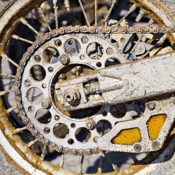 Rueda motocicleta cadena cubierto suciedad Foto stock © pzaxe