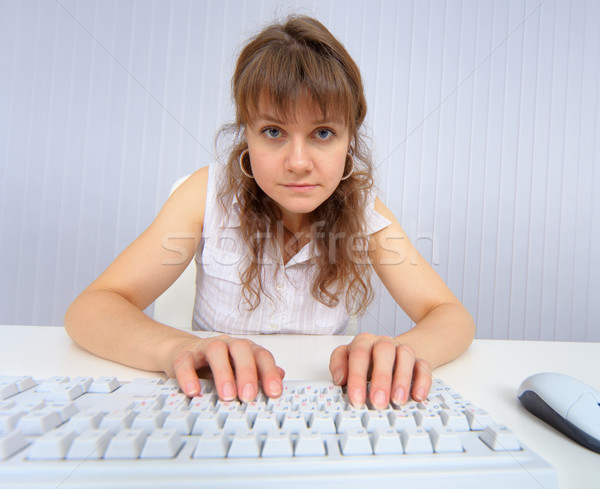 [[stock_photo]]: Femme · suivre · clavier · ordinateur · étudiant