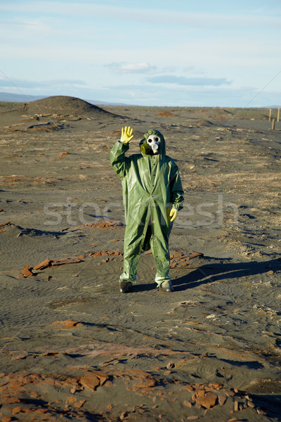 Seltsame Wissenschaftler Gas Masken Wüste Himmel Stock foto © pzaxe