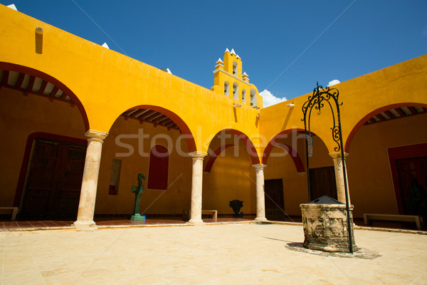 Spanish interior courtyard Stock photo © Quasarphoto