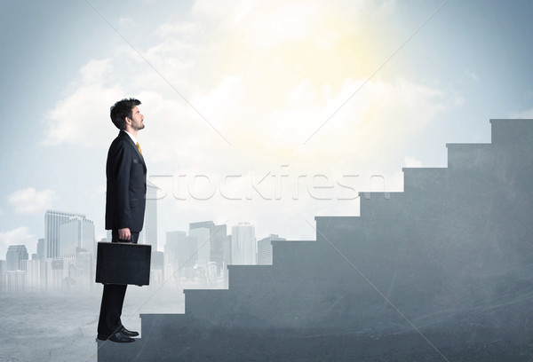 Zakenman klimmen omhoog beton trappenhuis stad Stockfoto © ra2studio