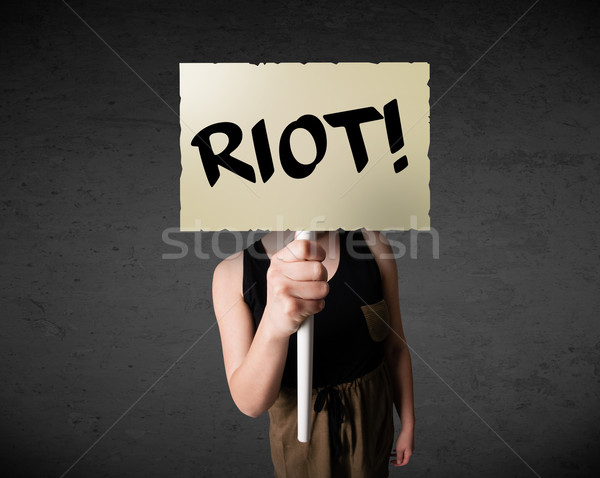 Młoda kobieta protestu podpisania demonstracja pokładzie Zdjęcia stock © ra2studio