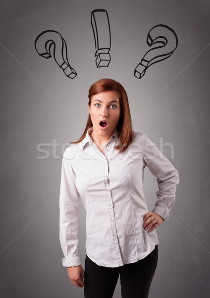 Foto stock: Jovem · senhora · pensando · pontos · de · interrogação · belo · menina