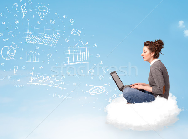 ストックフォト: 若い女性 · 座って · 雲 · ノートパソコン · かなり · チャート