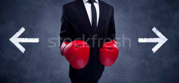 Foto d'archivio: Boxing · frecce · imprenditore · piedi · rosso · guantoni · da · boxe