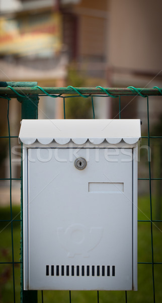 W górę poczty ulicy ogrodzenia papieru ściany Zdjęcia stock © ra2studio