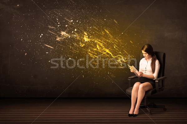 Zakenvrouw tablet energie explosie business kantoor Stockfoto © ra2studio