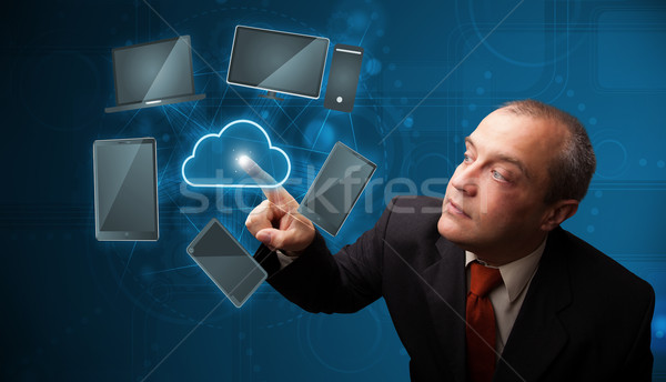 Imprenditore toccare alta tecnologia nube servizio piedi Foto d'archivio © ra2studio