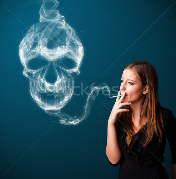 [[stock_photo]]: Jeune · femme · fumer · dangereux · cigarette · toxique · crâne