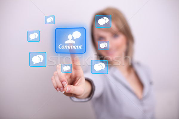Femeie comentariu buton una mână Imagine de stoc © ra2studio