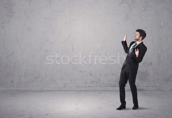 Jungen Geschäftsmann stehen verwechselt überrascht Umsatz Stock foto © ra2studio