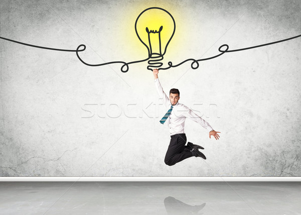 Opknoping zakenman idee lamp hand helpen Stockfoto © ra2studio