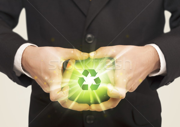 Foto stock: Mãos · forma · reciclagem · assinar · verde · centro