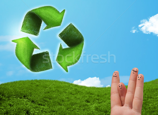 Mutlu parmaklar bakıyor yeşil yaprak geri dönüşüm Stok fotoğraf © ra2studio