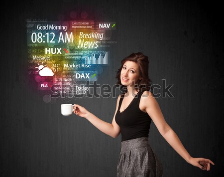 Geschäftsfrau halten weiß Tasse täglich News Stock foto © ra2studio
