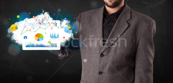 Person halten Touchpad Wolke Technologie Charts Stock foto © ra2studio