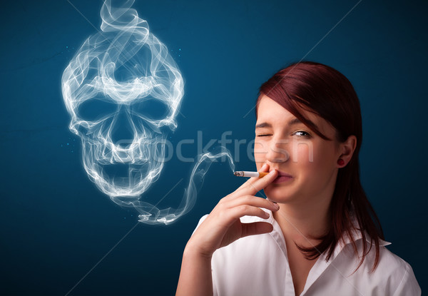 Jonge vrouw roken gevaarlijk sigaret giftig schedel Stockfoto © ra2studio