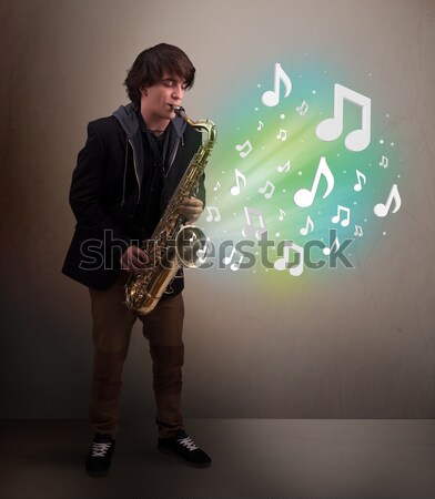 Stock foto: Jungen · Musiker · spielen · Saxophon · Musiknoten · anziehend