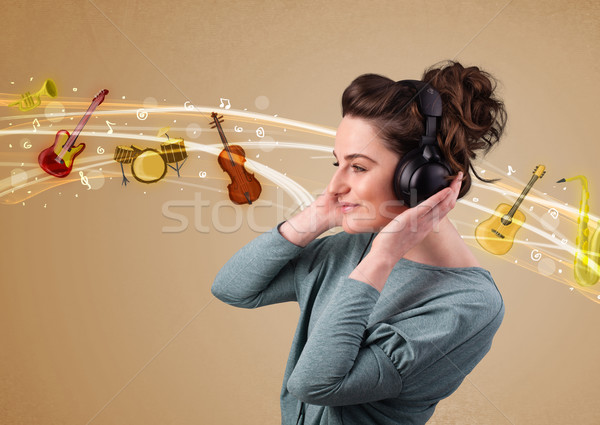 Auriculares escuchar música bastante mujer música Foto stock © ra2studio