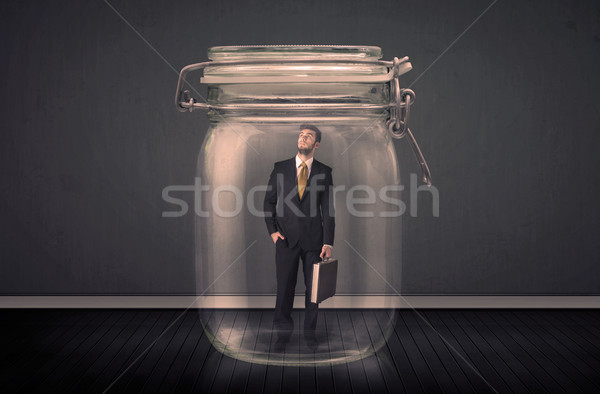 Om de afaceri prins sticlă borcan afaceri spaţiu Imagine de stoc © ra2studio