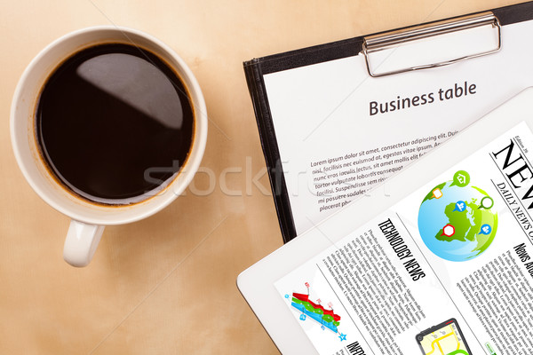 Stockfoto: Nieuws · scherm · beker · koffie · bureau