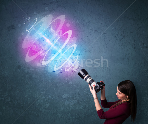 Fotógrafo menina fotos poderoso luz Foto stock © ra2studio