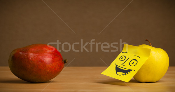 Elma dikkat gülen mango bakıyor mutlu Stok fotoğraf © ra2studio